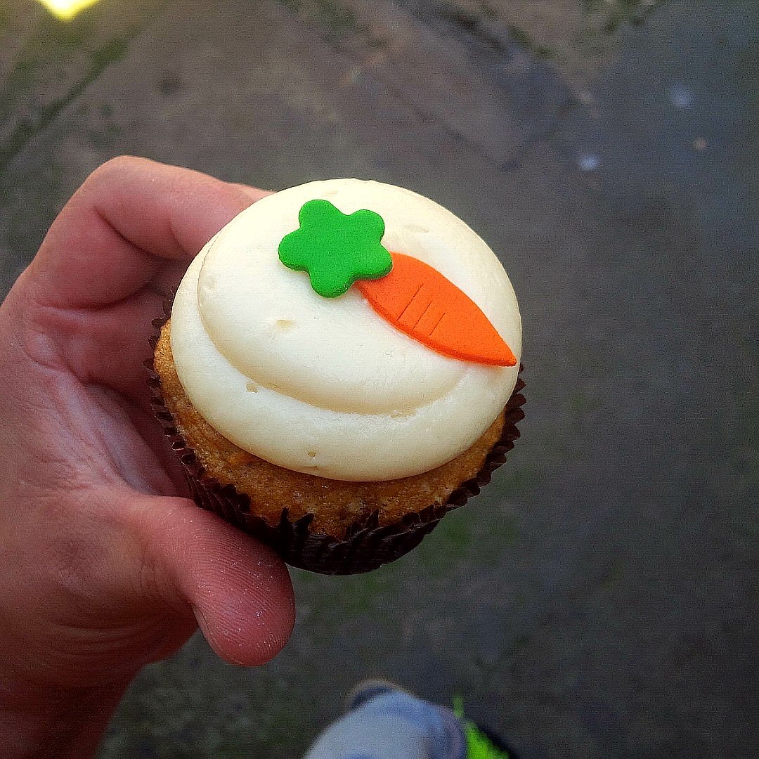 cupcakebyvannis's tweet photo. 🐰 🥕 #TGIF #carrotcupcake #cupcakesbyvannis #wilton #cupcakegrid #guatebakers #guatefood https://t.co/mYNcXrBy5Y