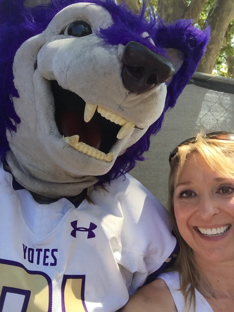 shilohholmes's tweet photo. The Yotes are out! Had a great time admiring the new #Cruzen-MurrayLibrary construction @collegeofidaho. https://t.co/9uPhddjAek