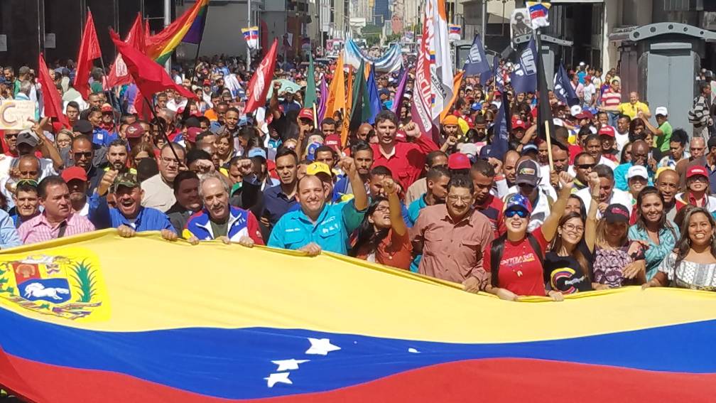 Hugbel Roa (@hugbelpsuv) on Twitter photo La clase trabajadora universitaria resteada con <a href="/NicolasMaduro/">Nicolás Maduro</a> marcha hasta Miraflores a lograr otra victoria! #IIICCUUniversitaria La clase trabajadora universitaria resteada con <a href="/NicolasMaduro/">Nicolás Maduro</a> marcha hasta Miraflores a lograr otra victoria! #IIICCUUniversitaria