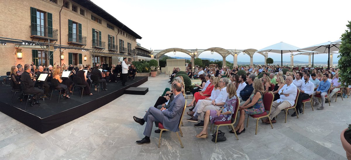 OrqSimfIB's tweet photo. Concert #benèfic en @CastilloHotel a favor de Fundació Natzaret #Solidaritat https://t.co/pf29TvTLMf