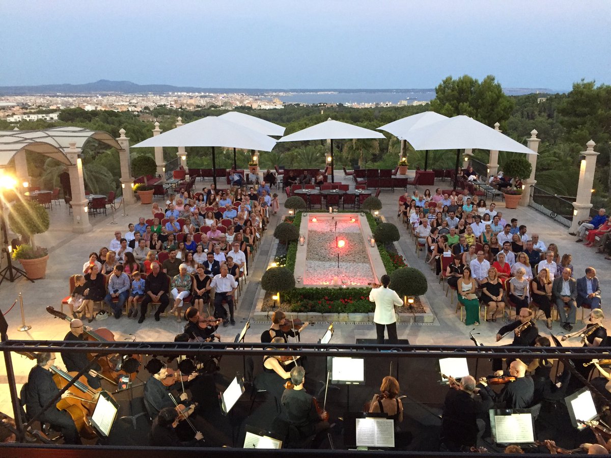 OrqSimfIB's tweet photo. Concert #benèfic en @CastilloHotel a favor de Fundació Natzaret #Solidaritat https://t.co/pf29TvTLMf