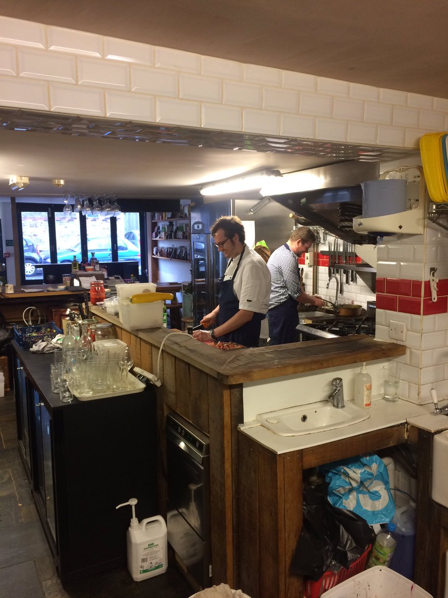 CoolHeatSW's tweet photo. @rustypiguk Fitted some fridge kit to the new walk in cold-room. Also managed a quality breakfast! #CoolHeatSW #Anotherqualityinstall https://t.co/E4tUanmtjF