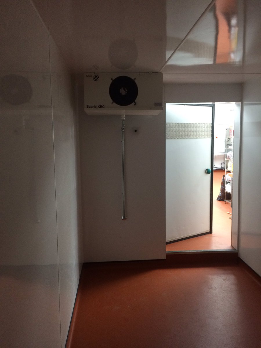 CoolHeatSW's tweet photo. @rustypiguk Fitted some fridge kit to the new walk in cold-room. Also managed a quality breakfast! #CoolHeatSW #Anotherqualityinstall https://t.co/E4tUanmtjF