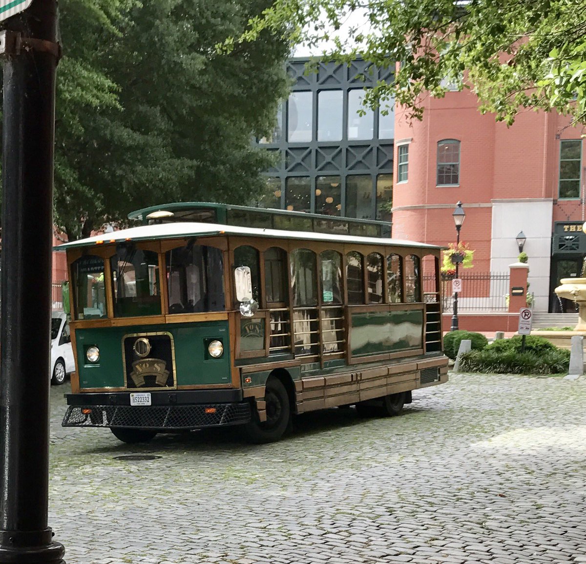 ComerfordCathy's tweet photo. Wonderful Richmond Trolley Historic Tour! (Bonus:first grade new history sol people and places #richmondtrolley #vasols https://t.co/Tphz1ZbpNX