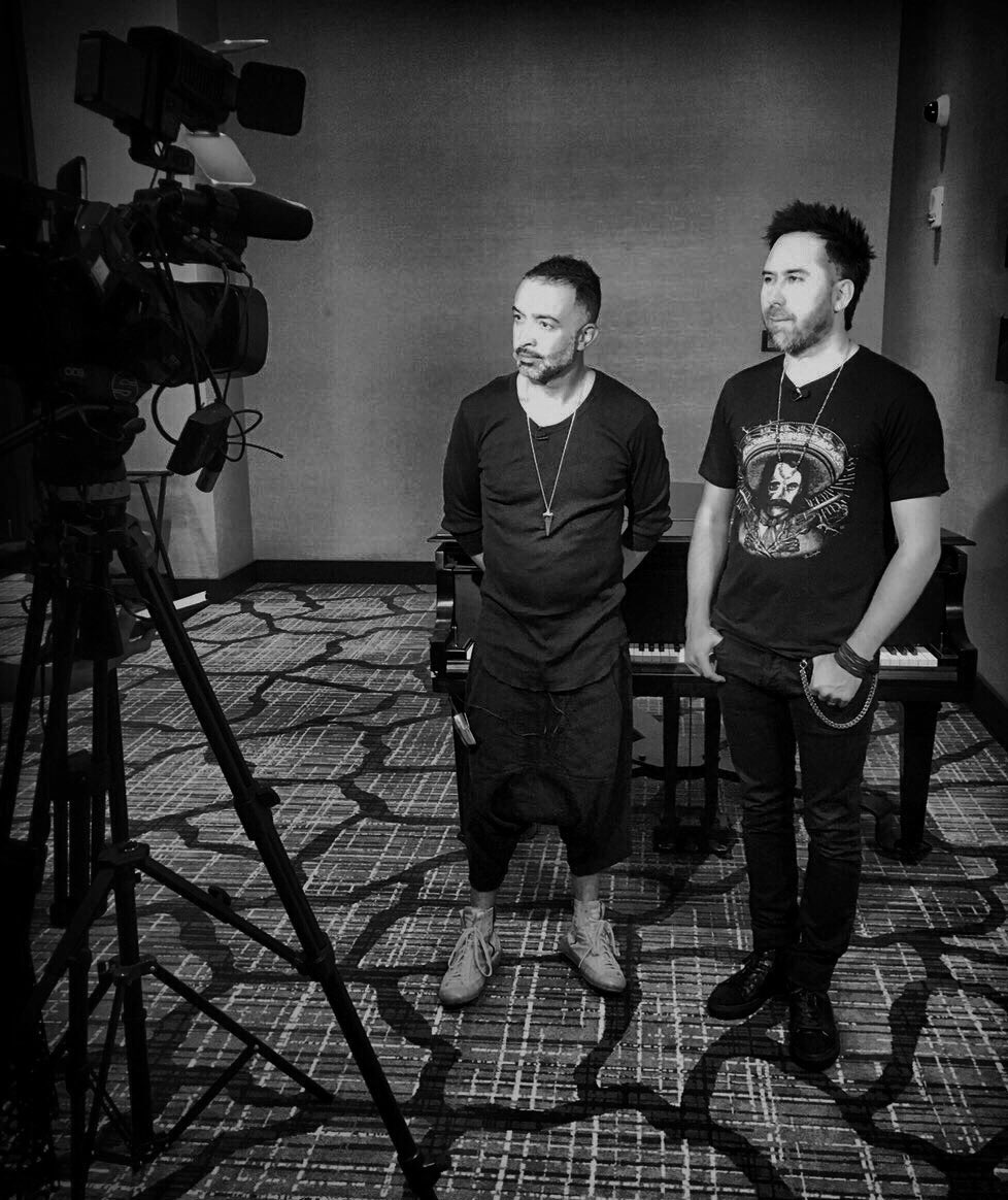 CamilaMX's tweet photo. Ya en Denver. Los vemos hoy en el @BellcoTheatre! 
#TourElypse https://t.co/hgGBeebbFO