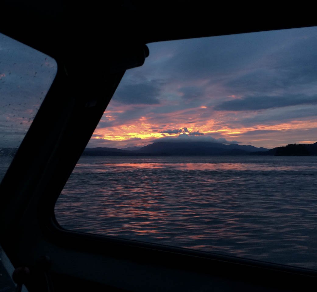 April_Point's tweet image. ohhhhh, summer nights. they're made infinitely more beautiful with a sunset view on a water taxi. #summer2017 #aprilpoint #quadraisland
