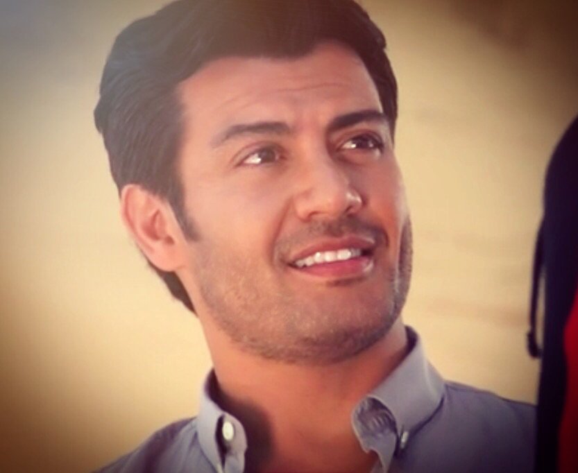Oanita91's tweet photo. @andrespalacios1 Yo siiiii estoy enamoradaaaaa!! #porsitenianladuda 😅😍 #Raul #ElVueloDeLaVictoria #quemirada❤️ https://t.co/TW9nMMSvM0
