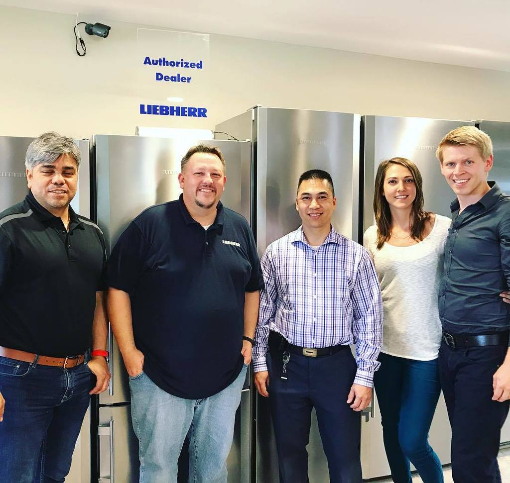 We always love connecting with our Liebherr service reps! 
@liebherr_appliances #service #Liebherr @liebherrcanadaltd #refrigeration #busin…