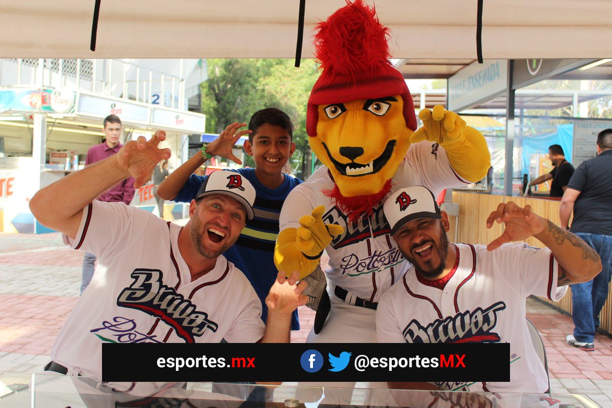 05rowa's tweet photo. ⚾️🦁 #Color de la serie entre @NacimosBravos y @LeonesOficial.
 Los bravofans sueñan con su equipo en playoffs 📸👦📷👩
https://t.co/6I97B4MW8i https://t.co/Twq3luLyE7
