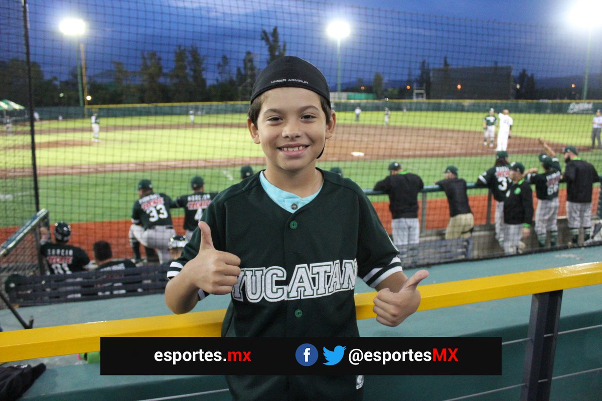 05rowa's tweet photo. ⚾️🦁 #Color de la serie entre @NacimosBravos y @LeonesOficial.
 Los bravofans sueñan con su equipo en playoffs 📸👦📷👩
https://t.co/6I97B4MW8i https://t.co/Twq3luLyE7