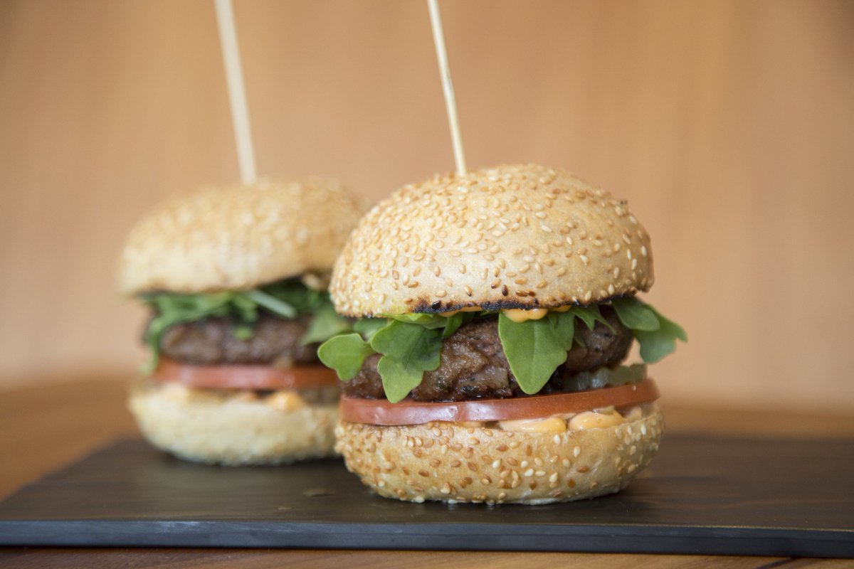 LizarranAmerica's tweet photo. Congratulations, you made it to the end of another week. Grab a burger, kick up your feet, and relax. It's the weekend. https://t.co/MSxh3ulj5j