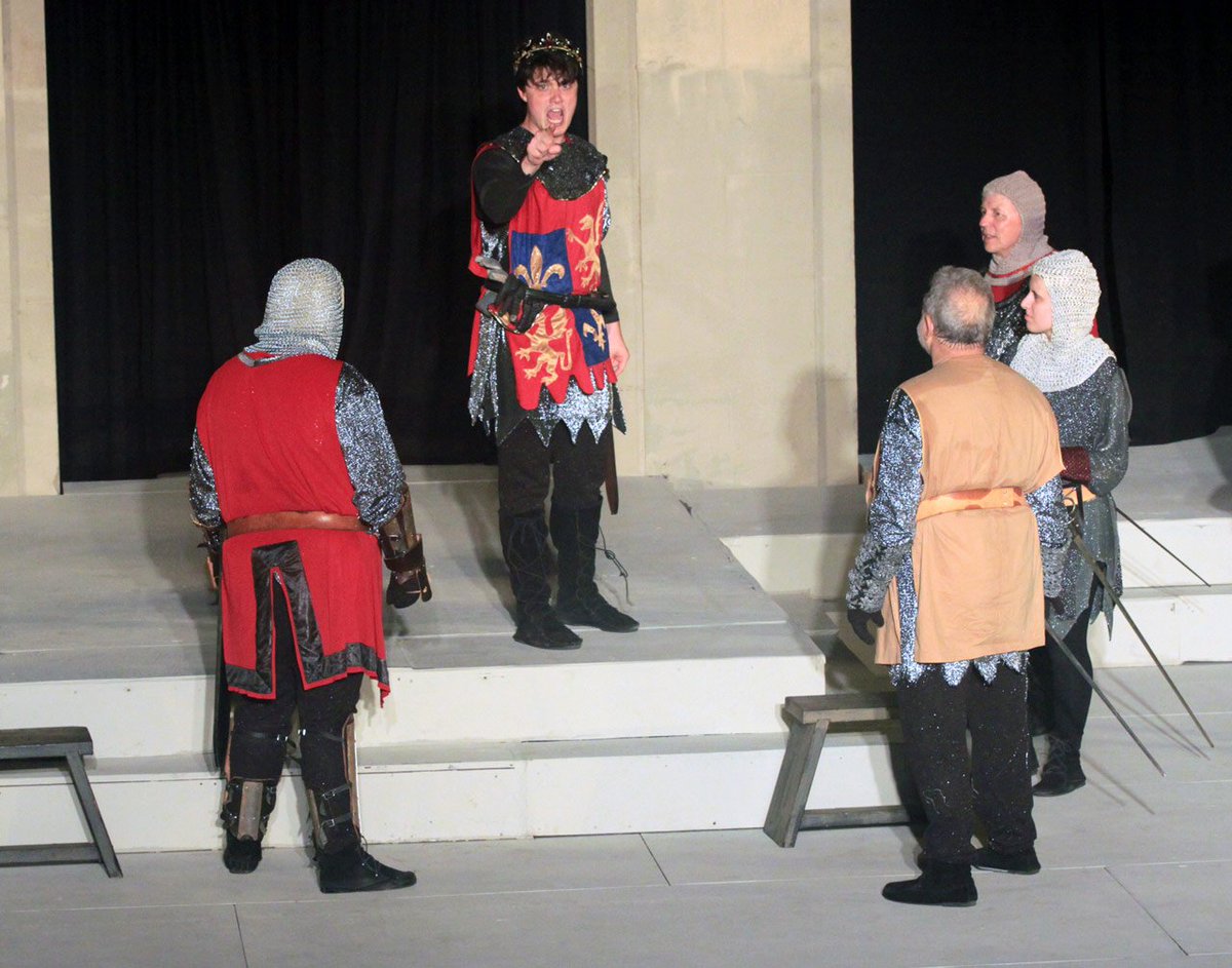 GenesiusGuild's tweet photo. Pickup rehearsal tonight for #HenryV, then your last two chances to catch the show - Saturday, Sunday at 8PM in Lincoln Park, Rock Island https://t.co/jAdOdYsZm1