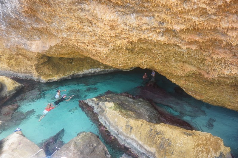 Top tips for an #Aruba Vacation on a Budget. Save $$ while you visit paradise! #travel #TravelTips #BudgetTravel ow.ly/27rz30c0YRe