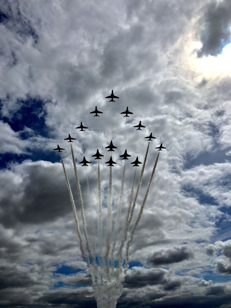 RIATFiremaster's tweet photo. @RAFRed10 @rafredarrows @AFThunderbirds @airtattoo No this is what it looked like from underneath! https://t.co/yVDnp0tRge