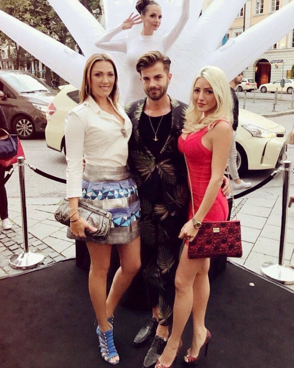 Mrki_'s tweet photo. 10 Years Hugos #hugos #friends #party #munich #redcarpet #vip https://t.co/Ir6Dh5yjZc