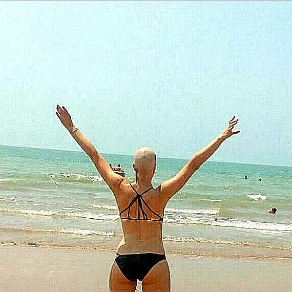 egalmodovar's tweet photo. ¡¡¡V A M O S a E S T I R A R la V I D A al M Á X I M O!!! #unpocodesol #unveranodiferente #lookquimio #cancer #nostop https://t.co/Em7xcDpuWY