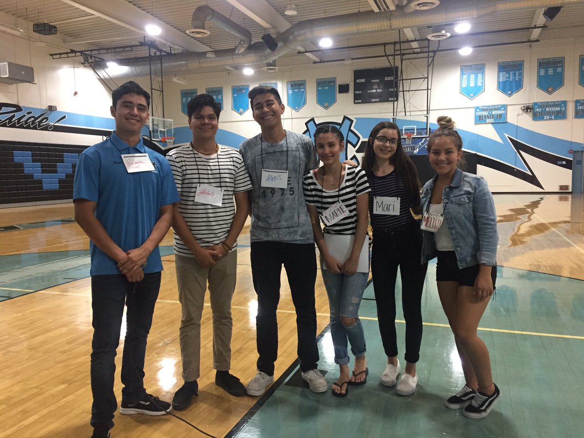 Your 2017-2018 Link Crew Officers 🖤⚪️💙