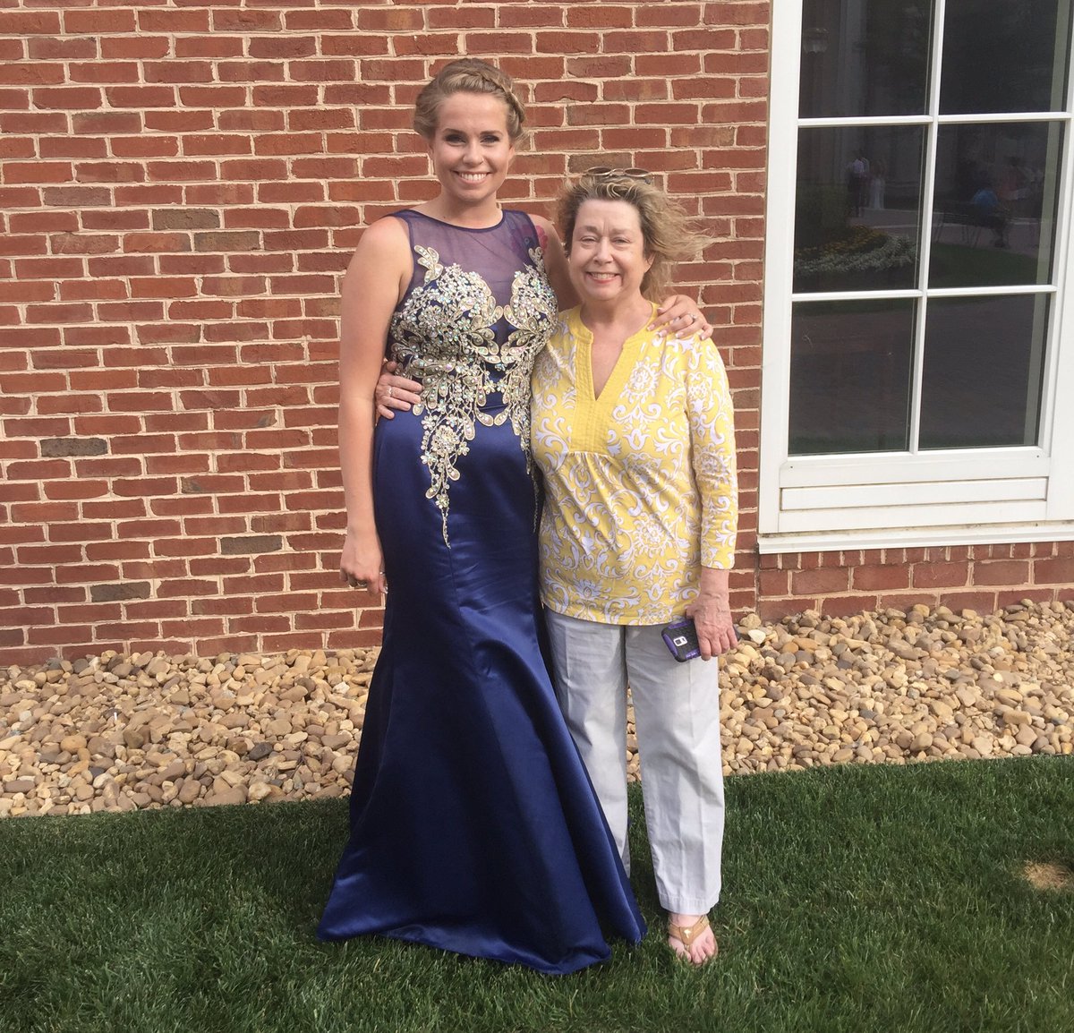 fair_emma's tweet photo. Missing my beautiful mother, You were so strong with what you had to go through. Please watch over me until we're together again❤️ #RIP https://t.co/9AlWAOfQWb