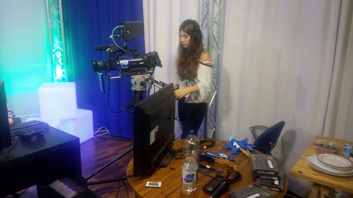 PiXEL_Fernsehen's tweet photo. Meggy unsere Kamerafrau https://t.co/1as2f8iStJ