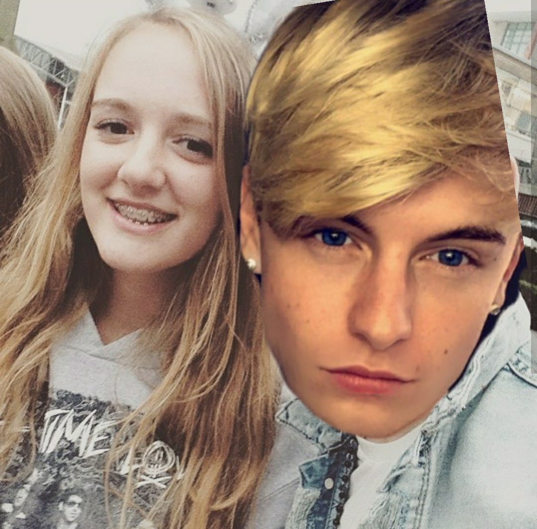 oategan's tweet photo. How much better is the edited version tho 😂😂 @RoadTripTV #AustinCoriniIsOverParty (and yes I am aware I look about 6 it's an old pic kay🙃) https://t.co/rlIvFimolE