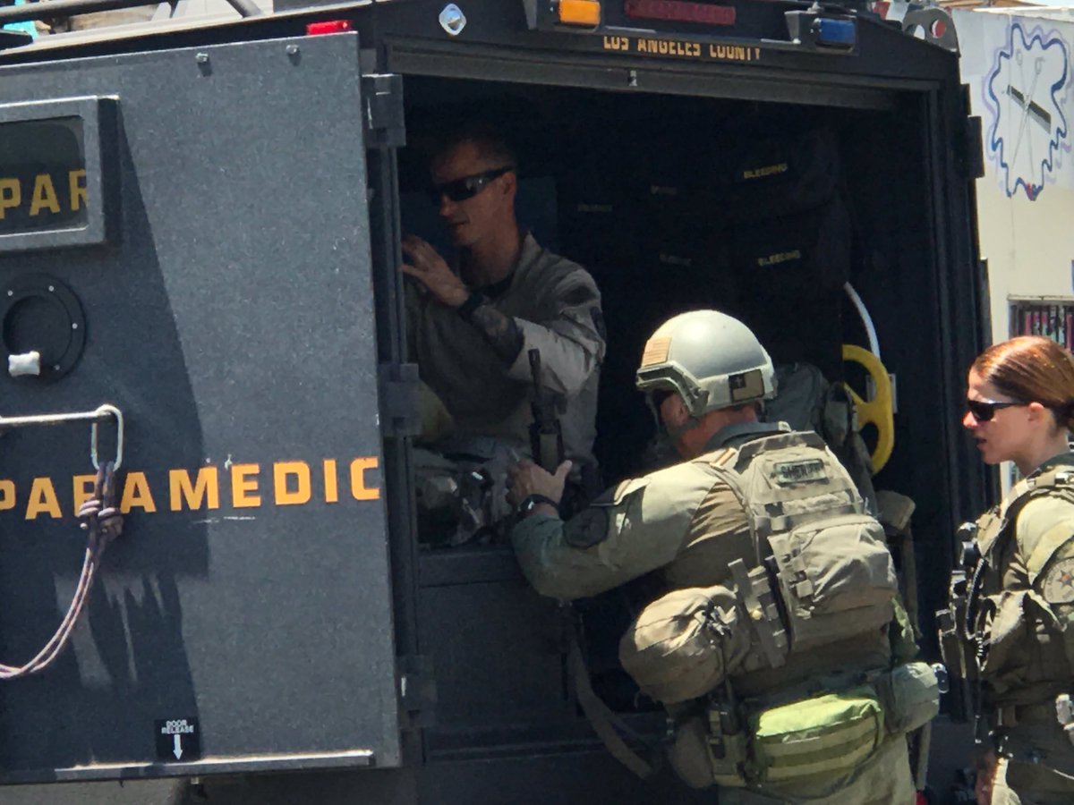 SEBLASD's tweet photo. UPDATE: Barricaded attempt murder suspect has surrendered in East L.A. Cesar Chavez Ave reopened. Neighborhood safe. https://t.co/aZaH3UbGjt