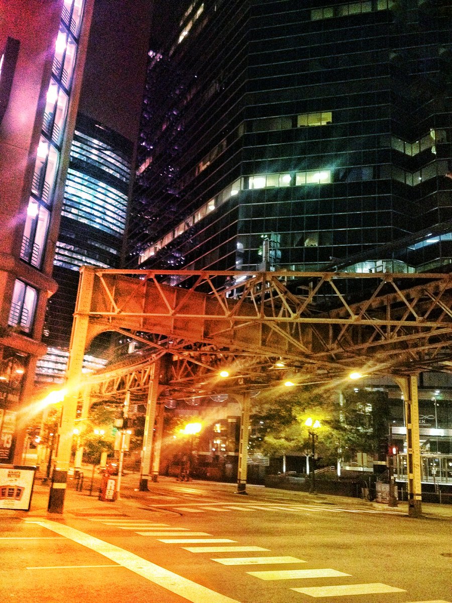 FacelessWarlock's tweet photo. As soon as I left the #airport✈, the first what I felt was the #rapture
#Chicago #USA #city #nightchicago #nightcity #photoshoot #photo https://t.co/ovFMQZzy9M