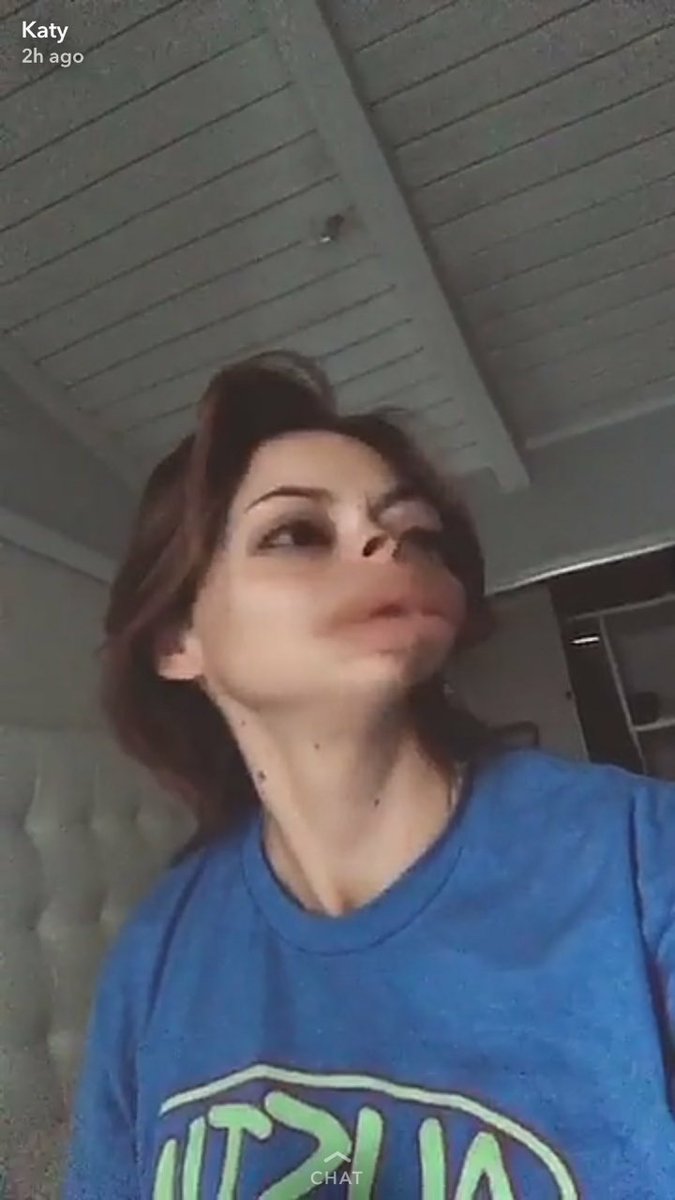 MoreRoyalKate's tweet photo. My face if I don't see an invite in my email tysm. @DesiPerkins  @lustrelux https://t.co/AOvjutoMol