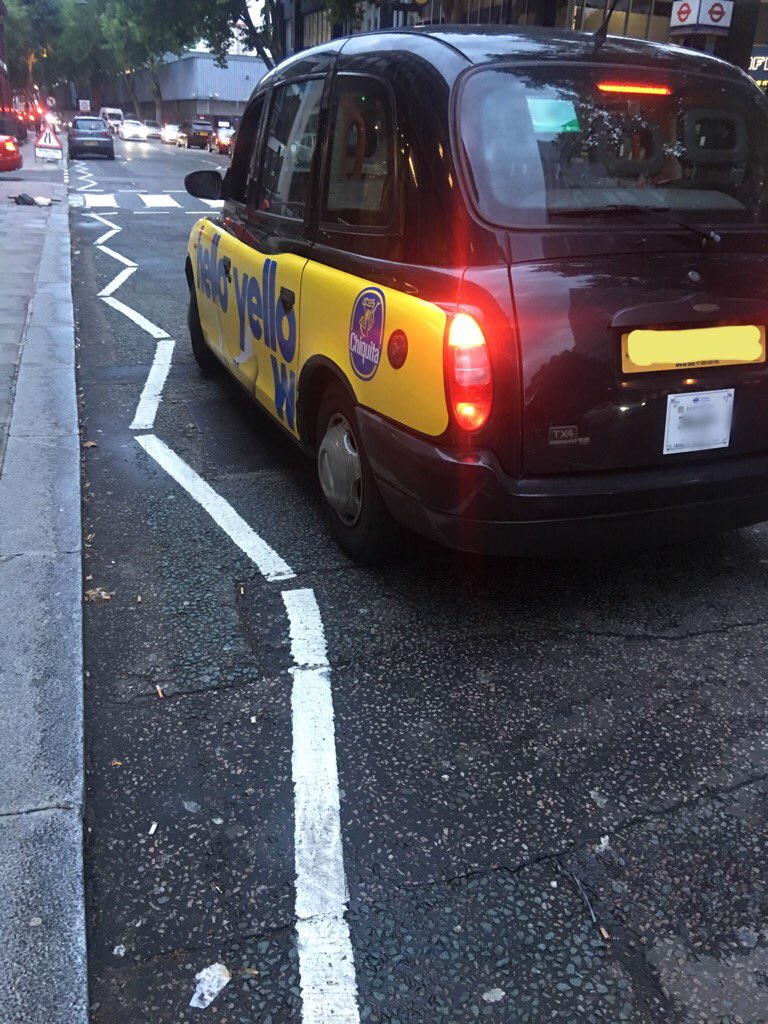 MPSRTPC's tweet photo. This Taxi and PHV both issued with TORs for 3 Points and £100 Fine in @MPSCamden by #CabsUnit for Stopping on zigzags @TfLTPH https://t.co/ATMbaU0rIC