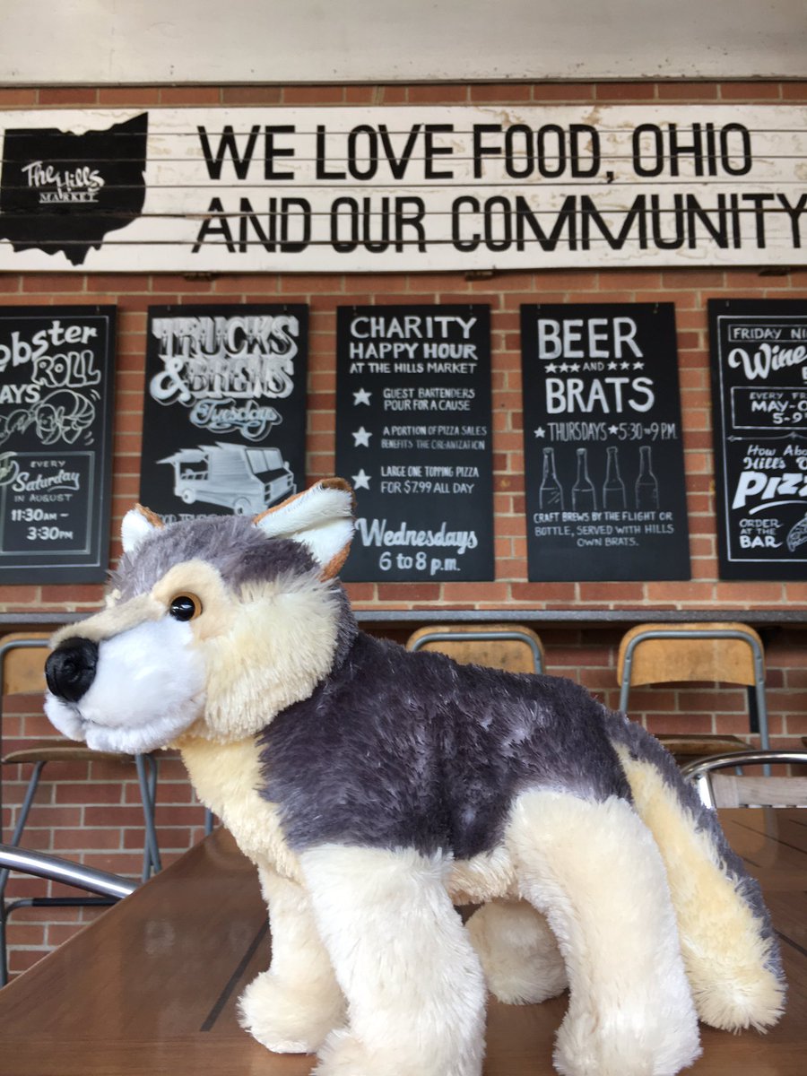 Kilbourne5K's tweet photo. Miles finishes a run on the OT with a visit to a #kilbourne5k sponsor @hillsmarket. Do you own a business &amp; want to #beapartofthepack? https://t.co/BgdNgijWTm