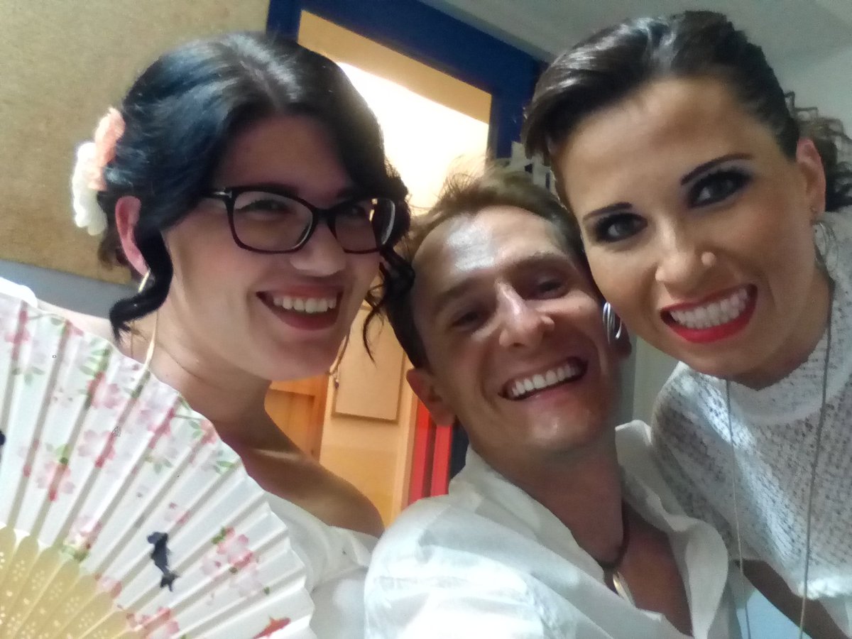 Tonny626's tweet photo. Apunto de salir a cantar. Hoy de blanco en el festival de Begur con @GospelViu @marinakaru @CarmenAvilaG. #LovetobeTGV  #ReloadTGV https://t.co/csSHFeMVQV