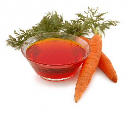 LongevityNature's tweet photo. #chemicalfree sunscreen 15 drops peppermint EO SPF 7 into 2 tbs #organiccoldpress carrot seed oil SPF 38-40. Apply before sun and after! https://t.co/sTRbcKBobj