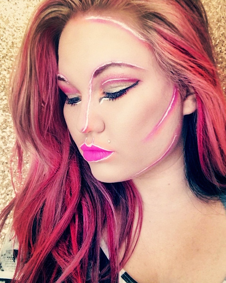 PariBear121's tweet photo. #MakeupChallenges can either build or destroy a friendship, right @lucibowie ??
#neon #makeup #neveragain https://t.co/HgeEJFATpU