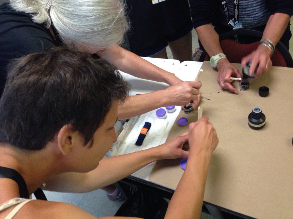 twitaro's tweet photo. Making ink bottles for KK's twig drawing class :) https://t.co/cH3jMSR5Qd