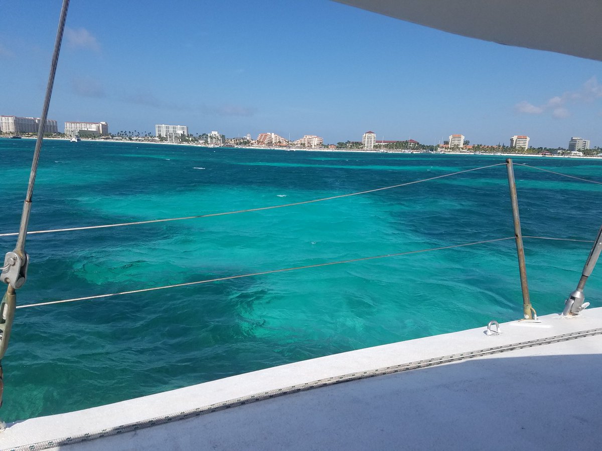 Amazing view from our #catamaran in #Aruba back to the #riu #hitel #watersports #carribean #shipwreck #tropical #fish