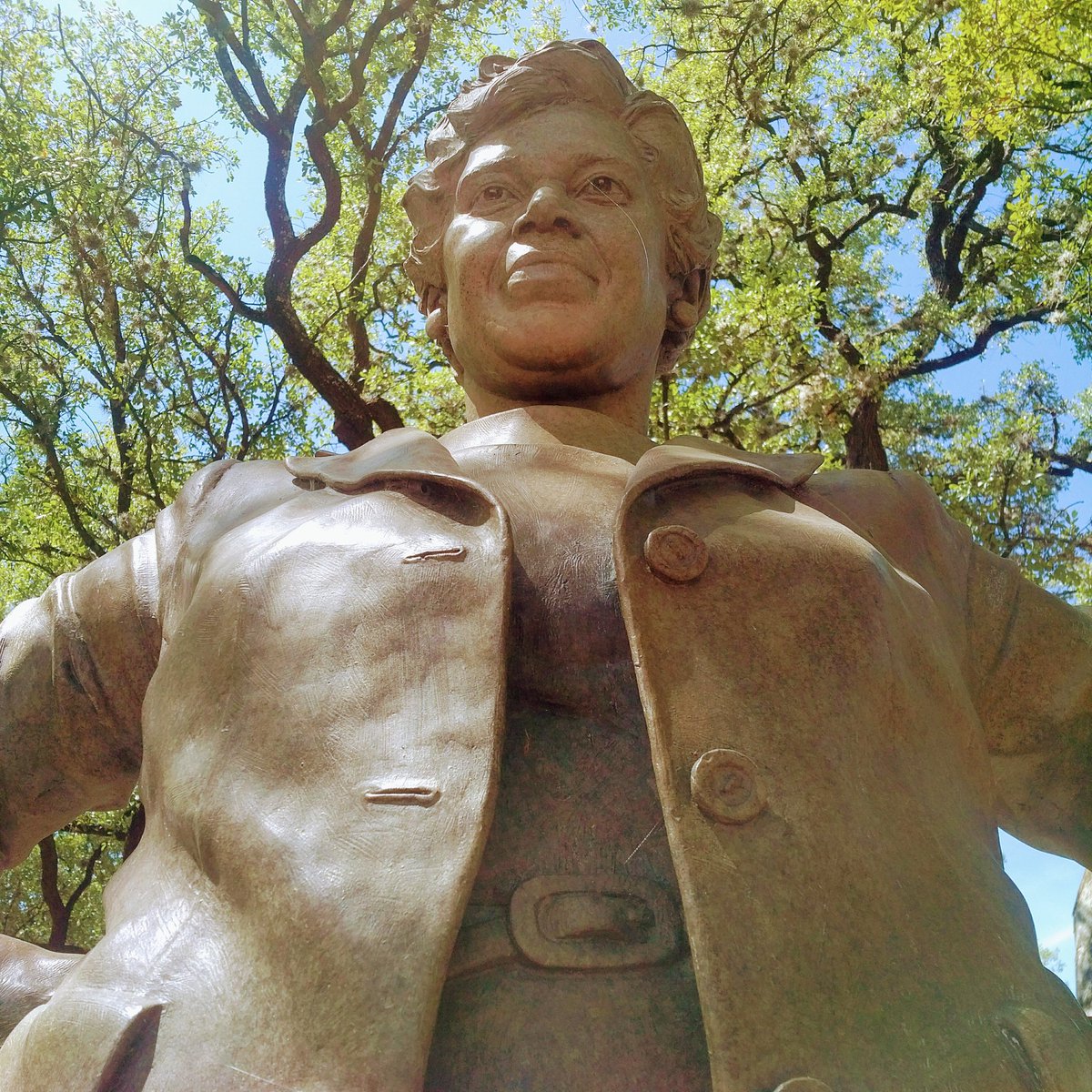 AyannaPressley's tweet image. In btwn workshops at #LP2017 #AustinTx stopped to stand at the feet of one of my #sheroes #BarbaraJordan so much #gratitude #love #respect