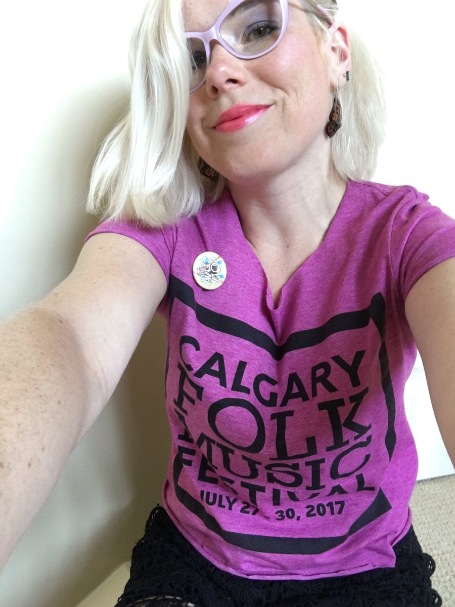 CandaceAmelia_S's tweet photo. I made my volunteer shirt just a bit cuter. #doityourself #pretenddesigner #allforthemusic https://t.co/oZJkwbQrG3