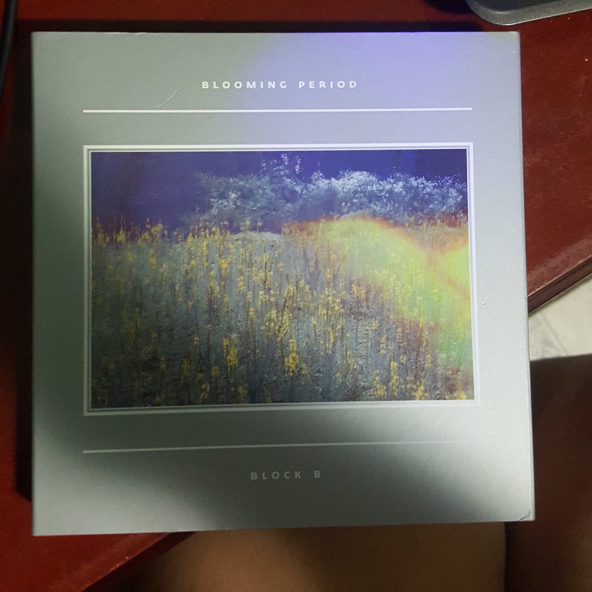 zhanseok's tweet photo. Estou vendendo meu Blooming Period por R$75,00 com frete incluso. Card do U-kwon. https://t.co/U0NZyROUC0