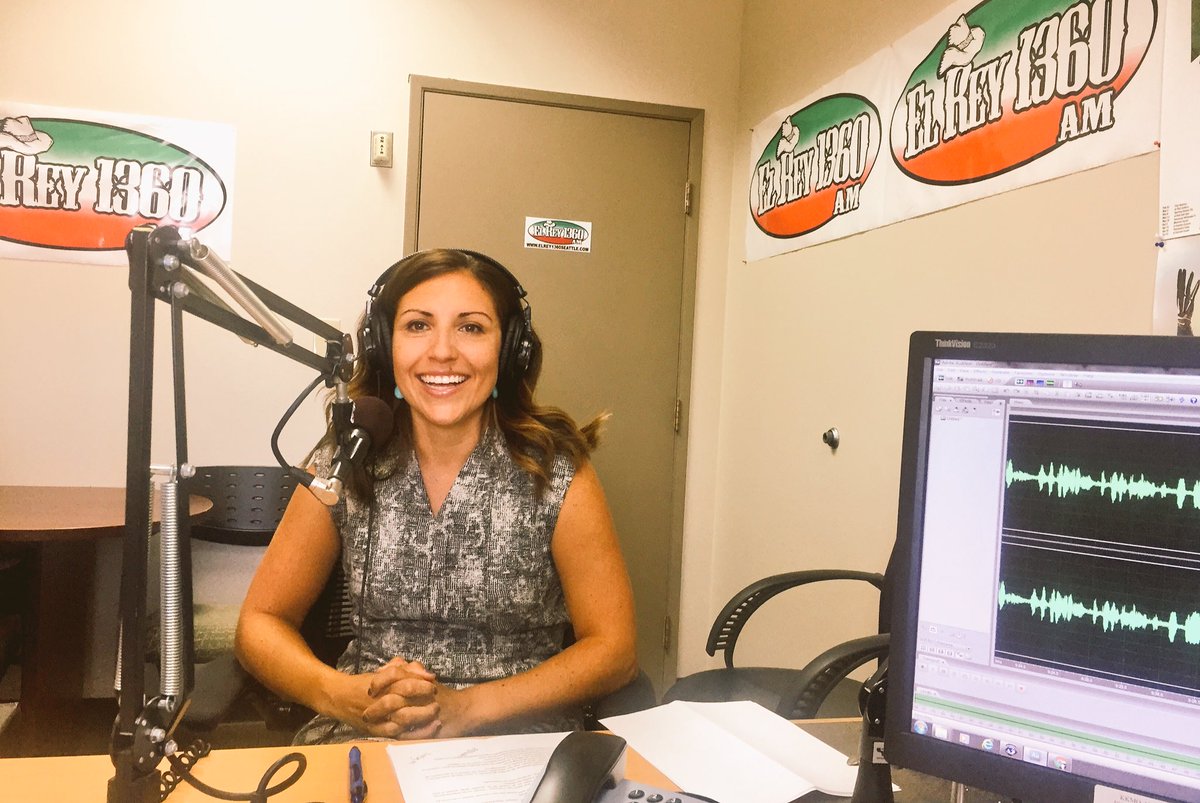TeresaCMosqueda's tweet photo. This is the way to kick off the last weekend before the Primary! Hablando con @MaquedaSandra y @ElRey1360! Gracias por VOTAR #Seattle #Pos8 https://t.co/SKsBDDiJ9f