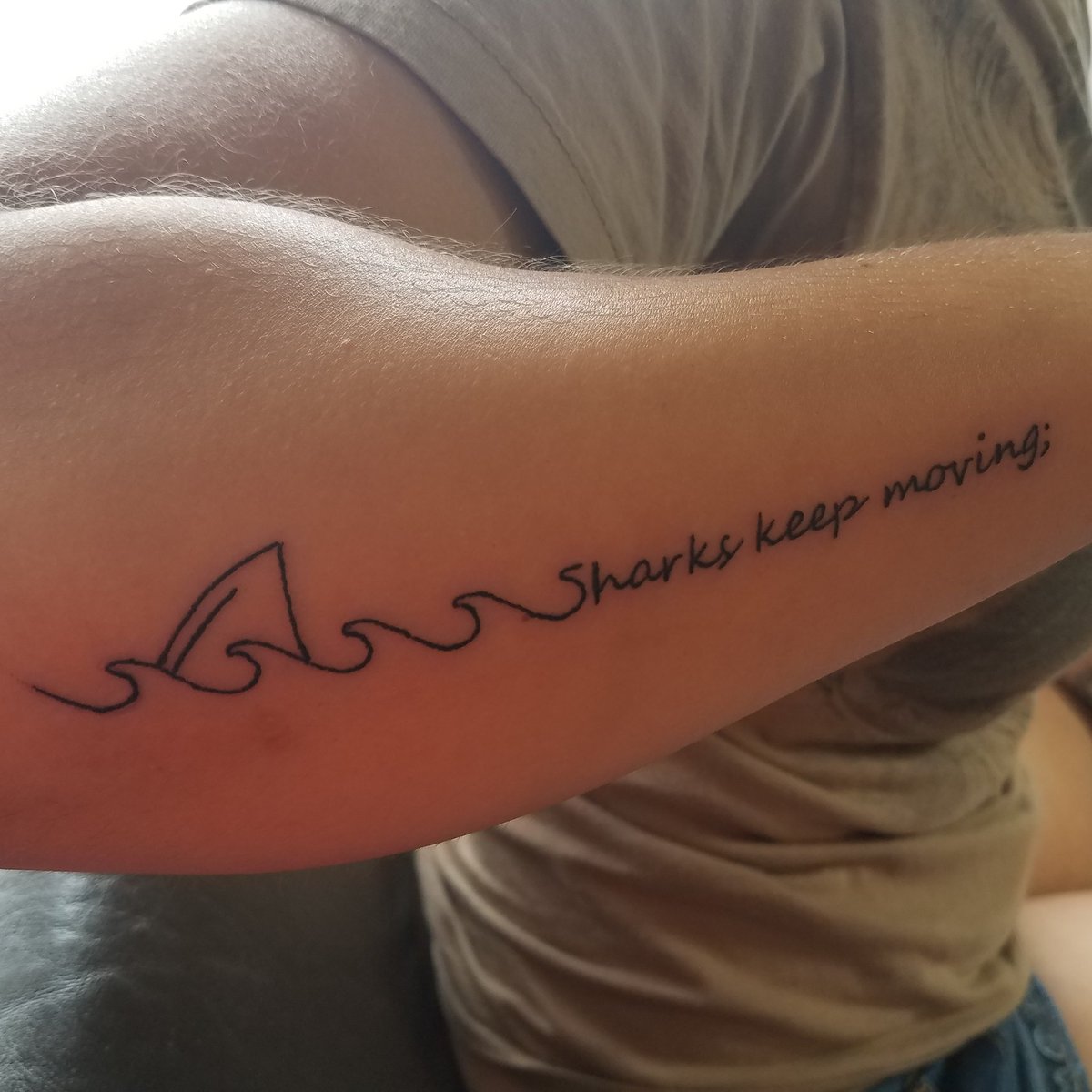 cdwheels13's tweet photo. 🦈 Went back and forth on several different (more complicated) designs, kept coming back to #simple.
#sharkskeepmoving #shark #tattoo #inked https://t.co/xCkbFbr9e8