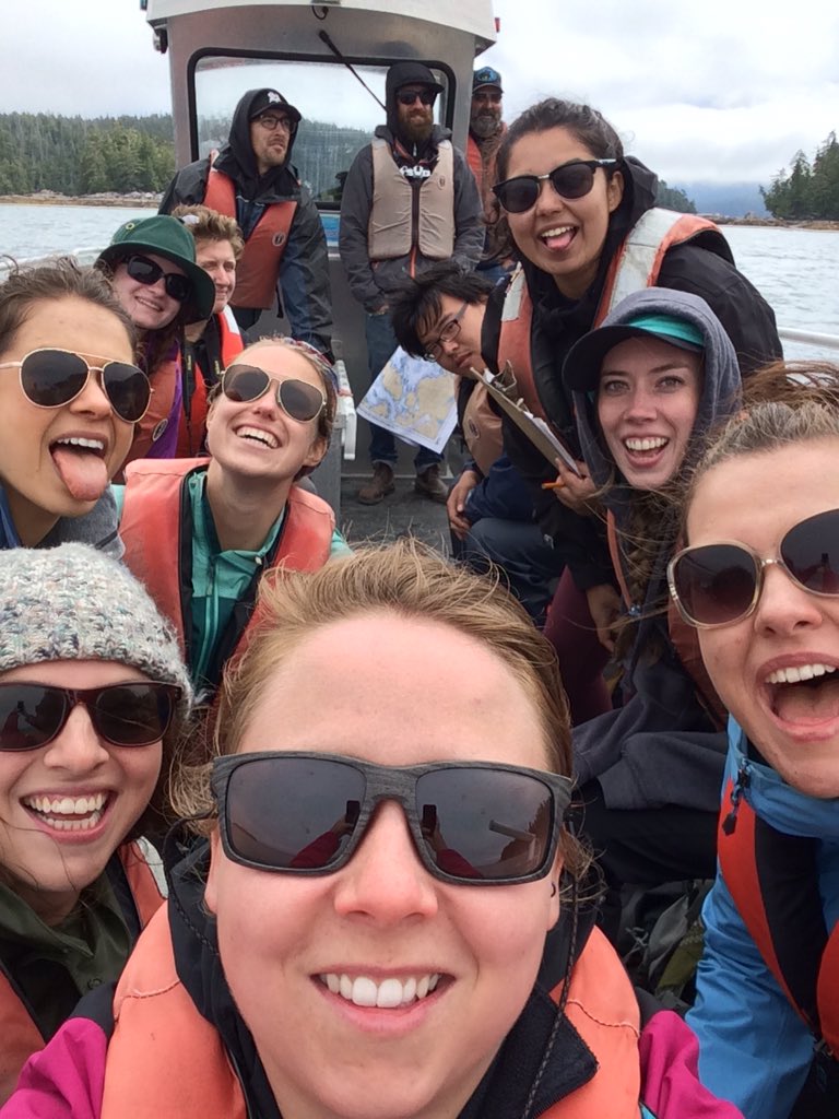 ashkerik's tweet image. Check out these cool kids. 🦅😎🌊☀️#smcw2017 #bamfieldmsc #linetransect #science @BamfieldMSC @christy_jam @JasonTFisherLab