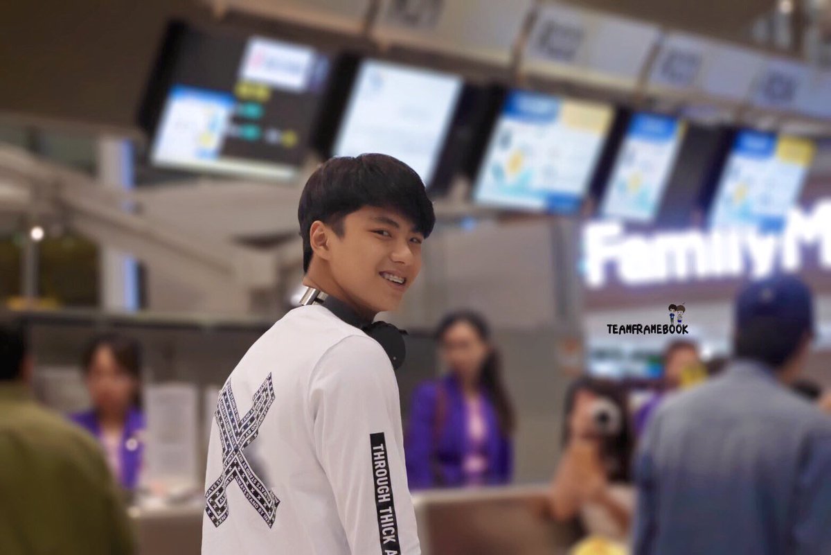 Ohmpawat_Family's tweet photo. สกิลการเบลอ ระดับเทพ เพราะอยากให้เธอเด่นกว่าใครๆ >///< ✈️ #MakeitrightSS2 https://t.co/LC9npsqnB8