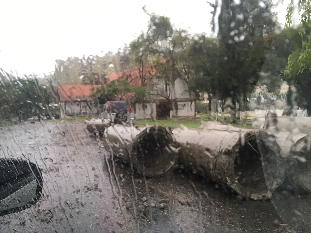 NelsonJAF's tweet photo. #28Jul 4:46pm Montaña Alta y Colinas de Carrizal en total paz. Contingente de la GNB en la entrada del centro comercial La Cascada https://t.co/g2tigvhanK