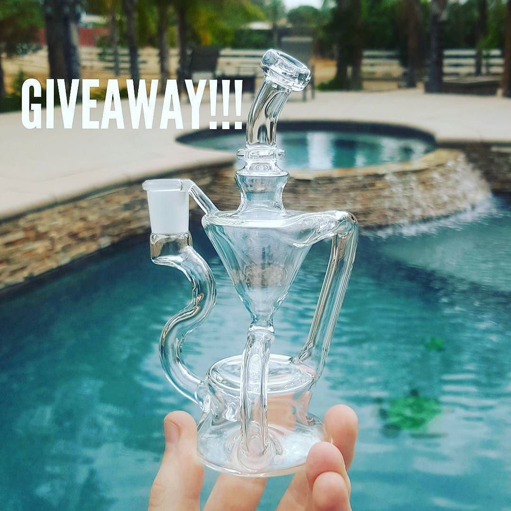 trappedglass's tweet photo. 🔥 GIVEAWAY 🔥 I'm already at 1,800 followers!! Huge thank you to everyone that follows my art and has entered the g… https://t.co/V8ZoyXqHqf https://t.co/KpR21r3wTx