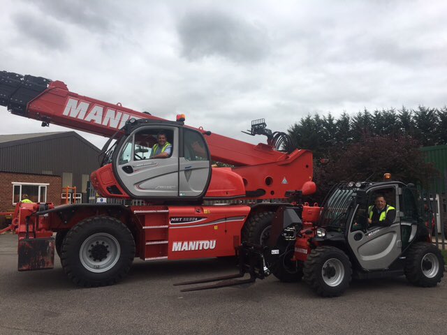 Ianmawsley's tweet photo. Well typical Sam,s says his is bigger than mine😂 MT420 MRT 3255 Manitou has them all 4m to 32m #manitou #telehander #forklift https://t.co/tB4uCViYIf