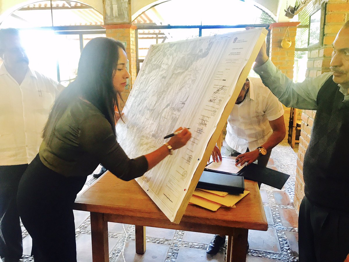 DalilaEspinoz18's tweet photo. Firma de convenios amistosos de límites territoriales entre Tejupilco-Temascaltepec-Zacazonapan https://t.co/8VtCQwGxi9