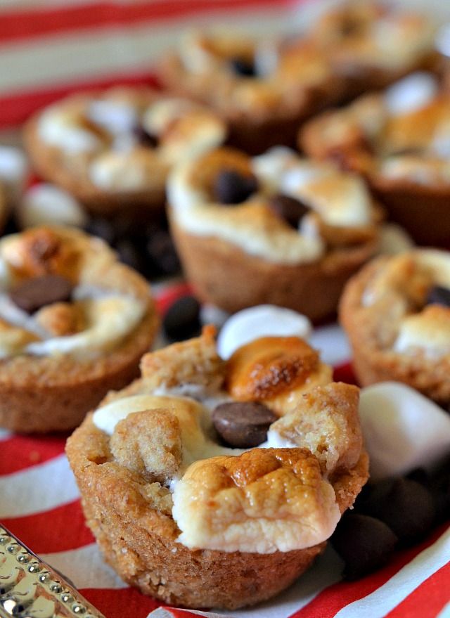 HannahTeson's tweet photo. These #vegan S'mores Cups aren't easier than regular s'mores, but I think they're better!  #food #summer https://t.co/OB81TqDztN https://t.co/TYlXIGCbZF