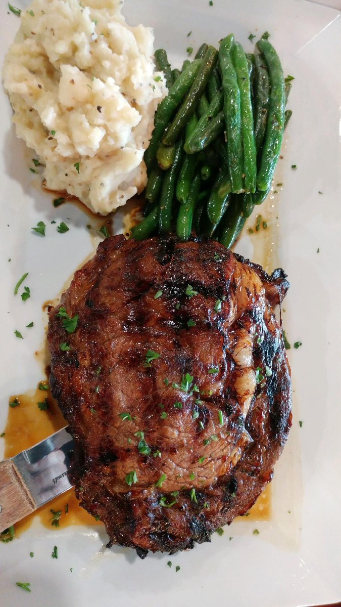 NetLevine's tweet image. Here is your line-up of entertainment at Phil &amp;amp; Derek's this week. Come join us for dinner tonight!