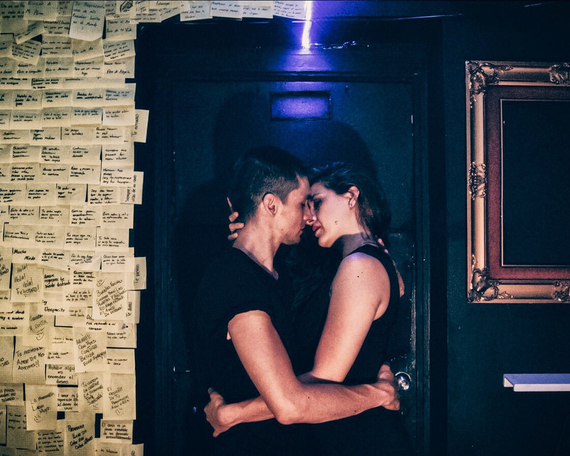 laalereyes's tweet photo. "Un día tendré el valor de hablarle y entonces su mirada se perderá en la mía." PASOS en la Sala 3 de @MicroTeatroMex. Últimas funciones. https://t.co/XGKfiSgLPX