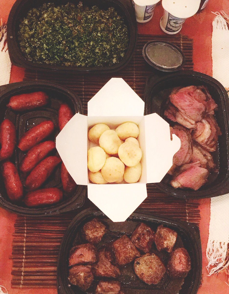 tatisoleil's tweet photo. Getting food wasted 🥓🥙🥗🥘
#feast #cutsofmeat #besttreats https://t.co/9f91dtBjmp