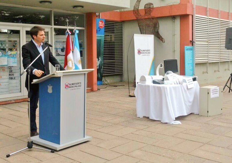 JC_Scotto's tweet photo. Ya nos encontramos en @almafuertegob  para hacerle entrega a su intendente #AdrianScorza móvil de la policía y cámaras de seguridad. https://t.co/uuIl1ALqNP